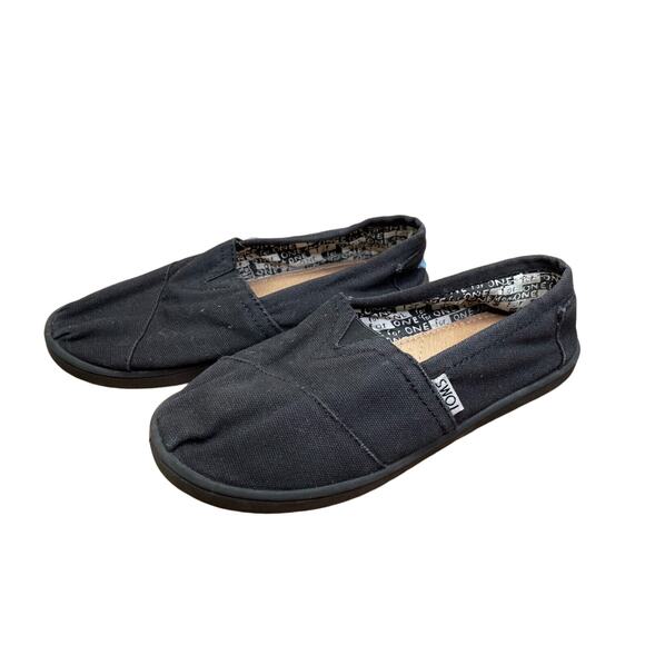 Toms Shoes Girls 3.5 Youth Black Flats Classics Slip On Canvas Unisex Comfort - Picture 1 of 10